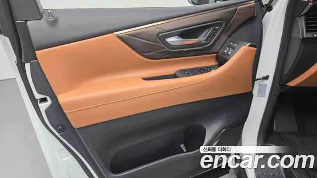 Toyota Alphard — Фото автомобиля 23