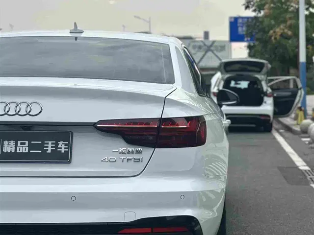 Audi A4L — Фото автомобиля 11