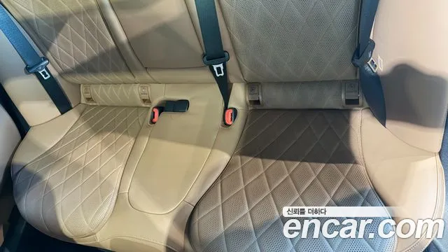 Mercedes-Benz E-Class — Фото автомобиля 20