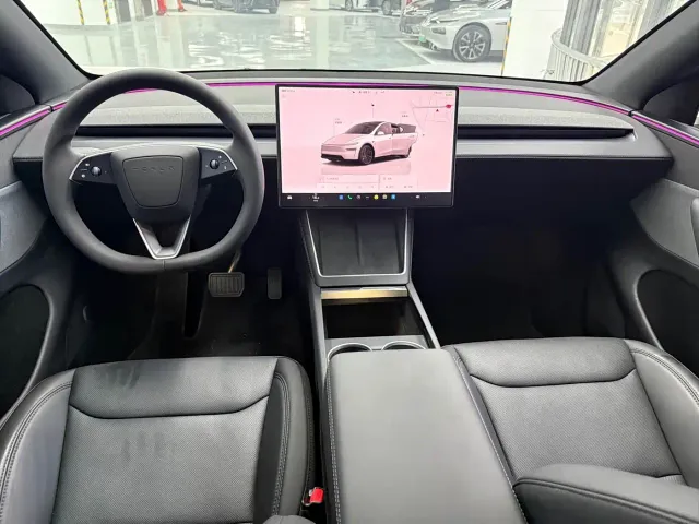 Tesla Model Y — Фото автомобиля 4