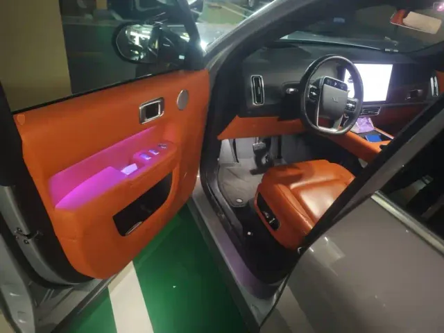 Li Auto L8 — Фото автомобиля 12