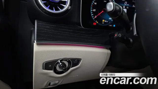 Mercedes-Benz E-Class — Фото автомобиля 26