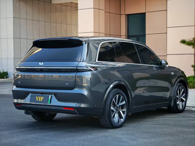 Li Auto L8 — Фото автомобиля 10