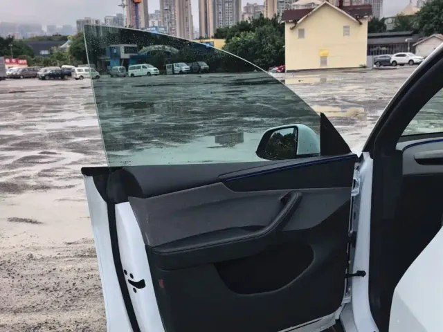 Tesla Model Y — Фото автомобиля 8