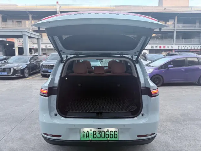 Leapmotor C10 — Фото автомобиля 10