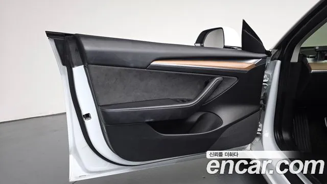 Tesla Model 3 — Фото автомобиля 13