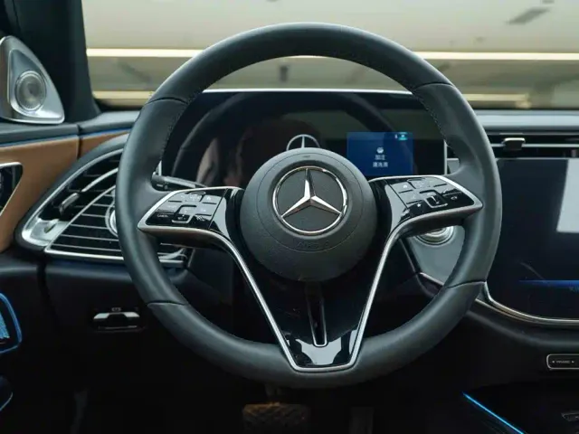 Mercedes-Benz E-Class — Фото автомобиля 15