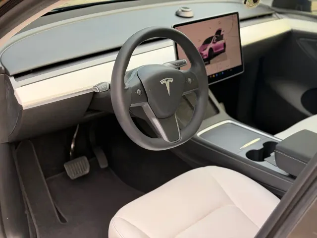 Tesla Model Y — Фото автомобиля 4