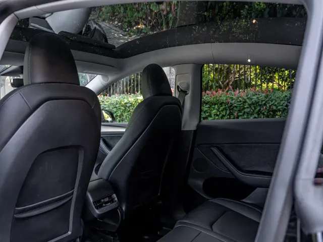 Tesla Model Y — Фото автомобиля 14