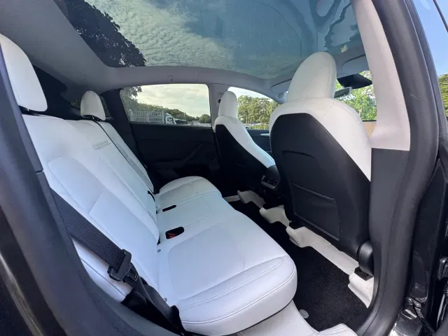 Tesla Model Y — Фото автомобиля 8
