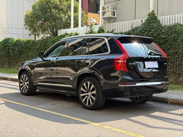 Volvo XC90 — Фото автомобиля 17