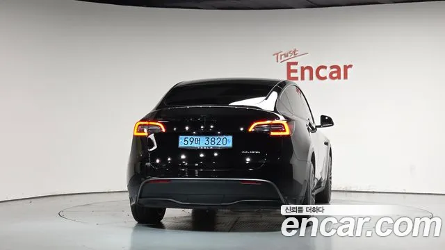 Tesla Model Y — Фото автомобиля 4