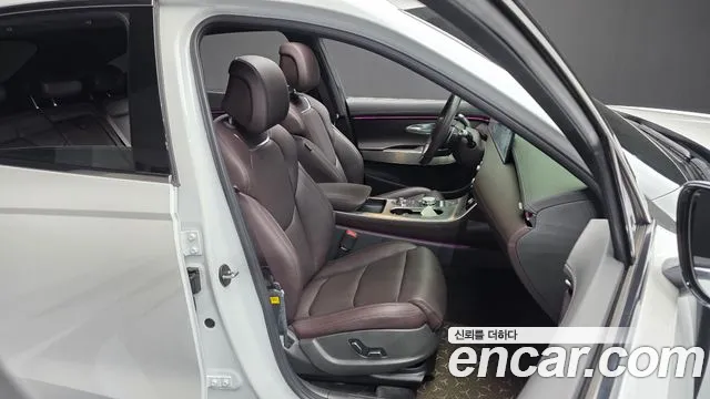 Genesis GV70 — Фото автомобиля 16