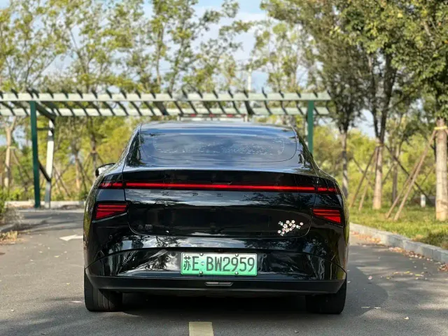 Xpeng P7 — Фото автомобиля 10