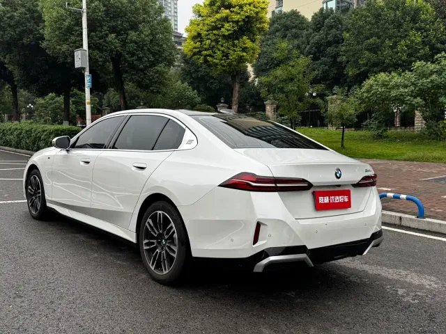 BMW 5 Series — Фото автомобиля 7