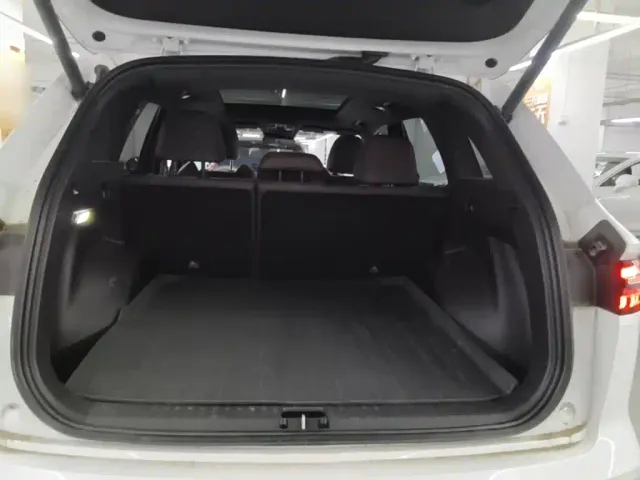 Geely Xingyue L — Фото автомобиля 18