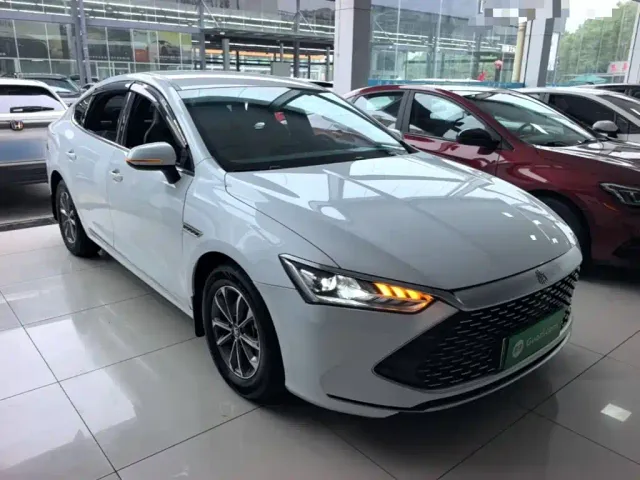 BYD Qin PLUS — Фото автомобиля 3