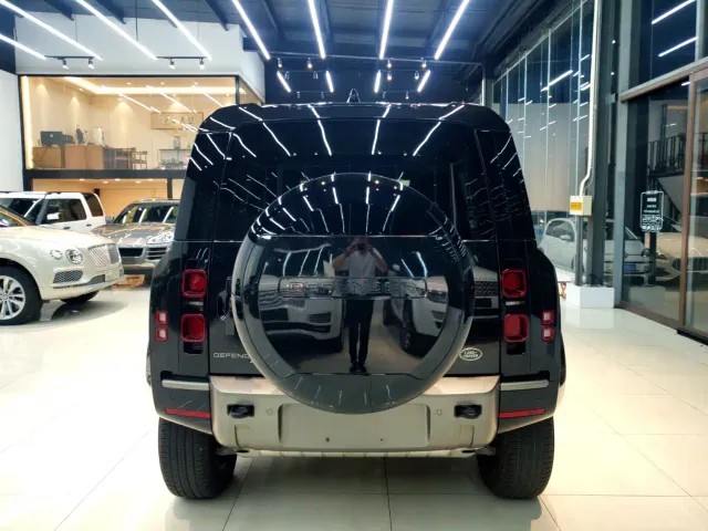 Land Rover Defender — Фото автомобиля 5