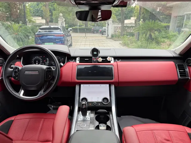 Land Rover Range Rover Sport 2022 3.0 L6 Gloss Black Edition — Фото автомобиля 18