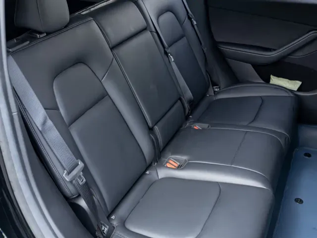 Tesla Model Y — Фото автомобиля 17