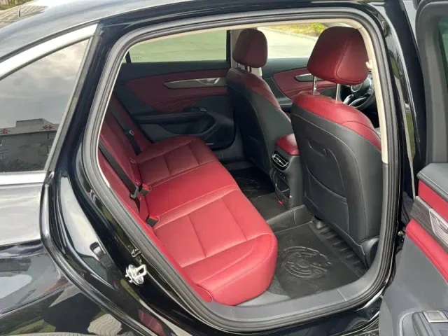 Hongqi H5 — Фото автомобиля 10