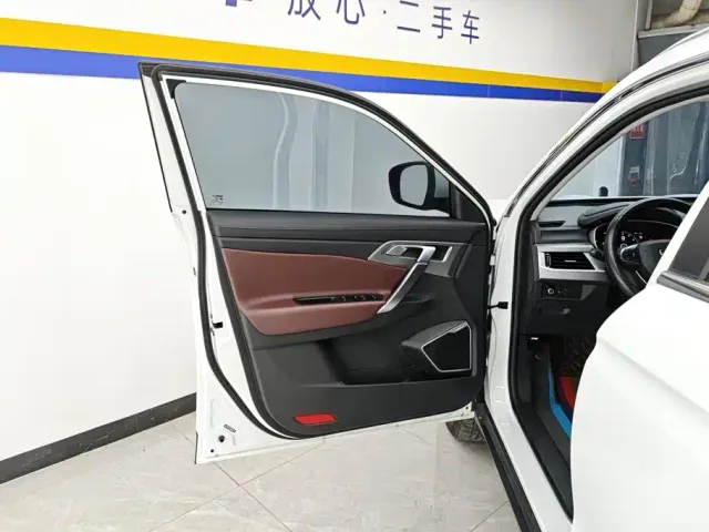 Geely Boyue — Фото автомобиля 7