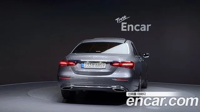 Mercedes-Benz E-Class — Фото автомобиля 4
