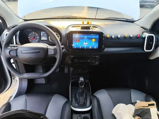 Roewe Clever — Фото автомобиля 12