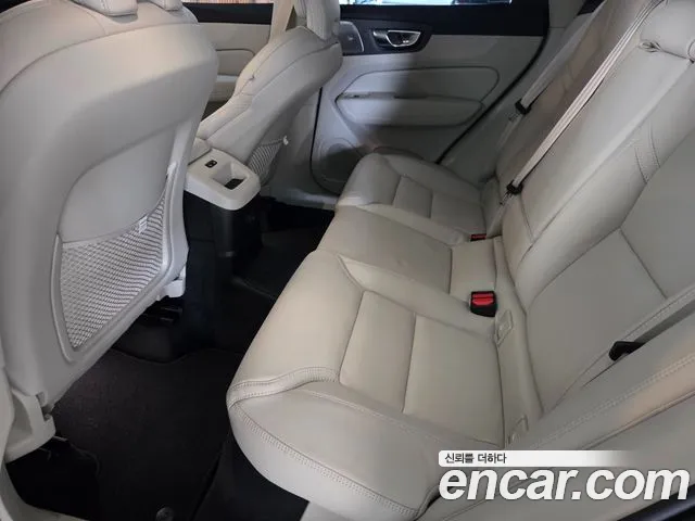 Volvo XC60 Generation 2 — Фото автомобиля 11