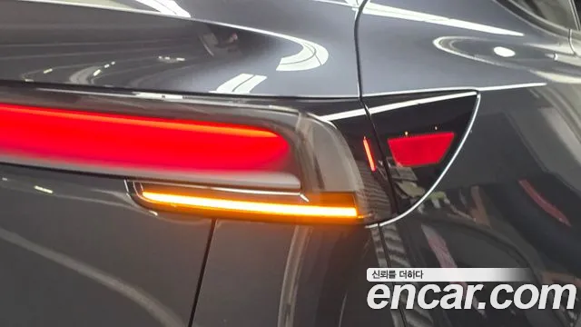 Tesla Model Y — Фото автомобиля 7