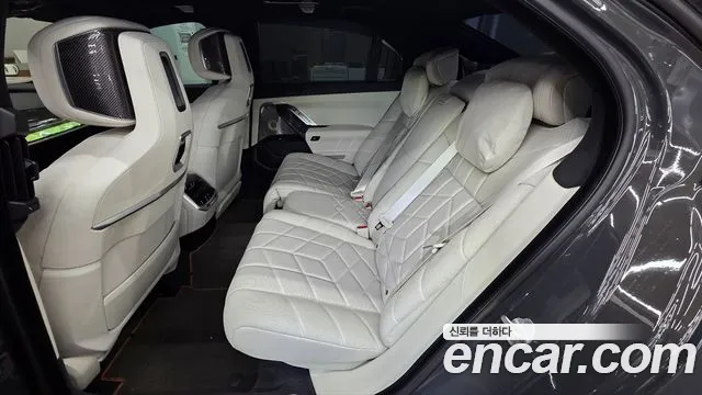 BMW i7 — Фото автомобиля 5