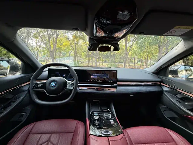 BMW i5 — Фото автомобиля 7