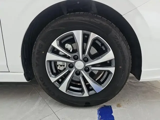 Changan Eado — Фото автомобиля 6