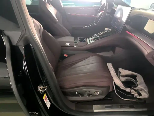 Denza Z9GT — Фото автомобиля 24