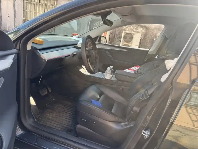 Tesla Model Y — Фото автомобиля 6