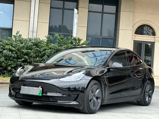 Фотография автомобиля — Tesla Model 3
