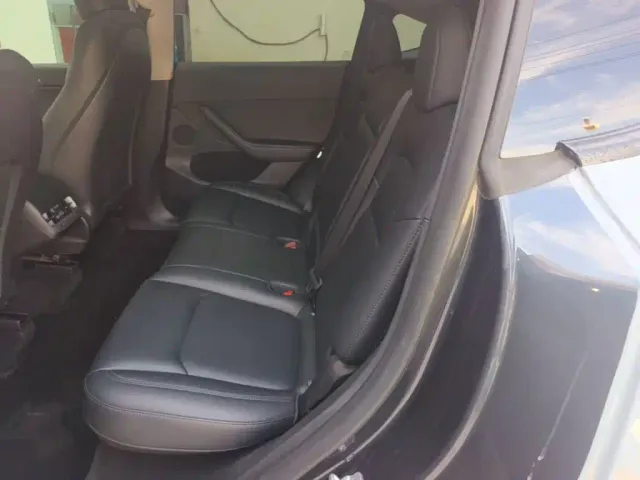 Tesla Model Y — Фото автомобиля 16