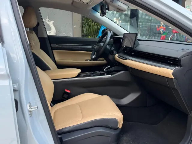 Geely Emgrand L — Фото автомобиля 21