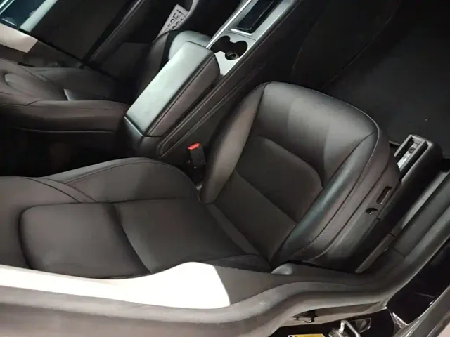 Tesla Model Y — Фото автомобиля 24
