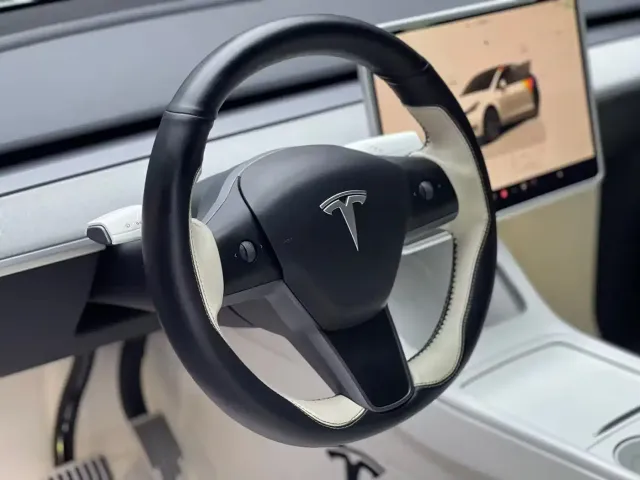 Tesla Model Y — Фото автомобиля 8