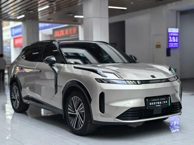 Lynk & Co 08 EM-P — Фото автомобиля 3