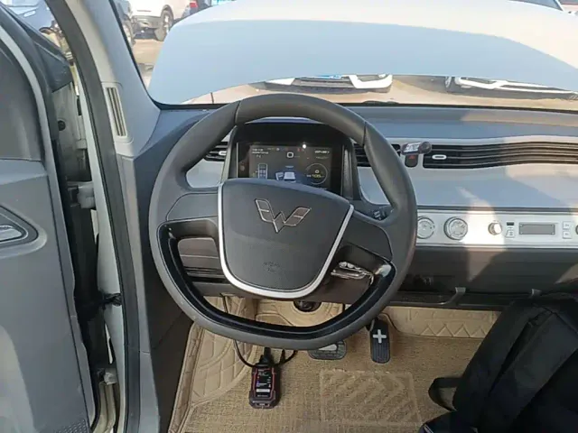 Wuling Hongguang Mini EV — Фото автомобиля 10