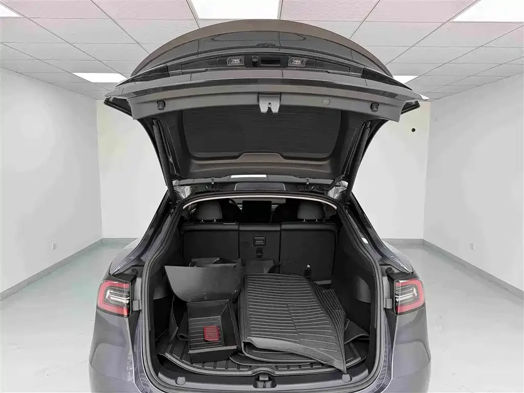 Tesla Model Y 2022 Facelift Rear-Wheel Drive Version — Фото автомобиля 15