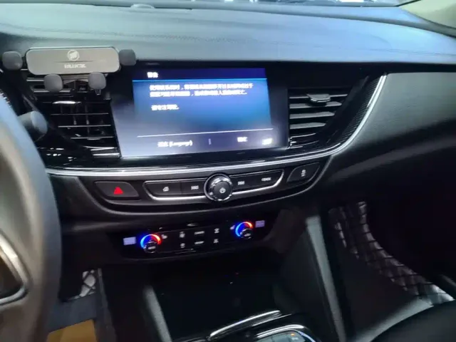 Buick Regal — Фото автомобиля 12