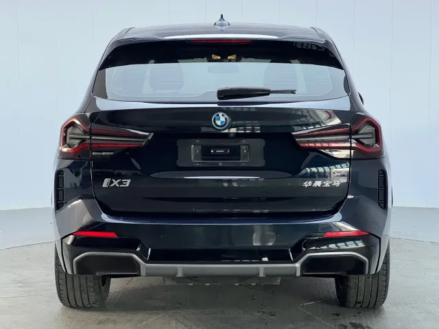 BMW iX3 — Фото автомобиля 14