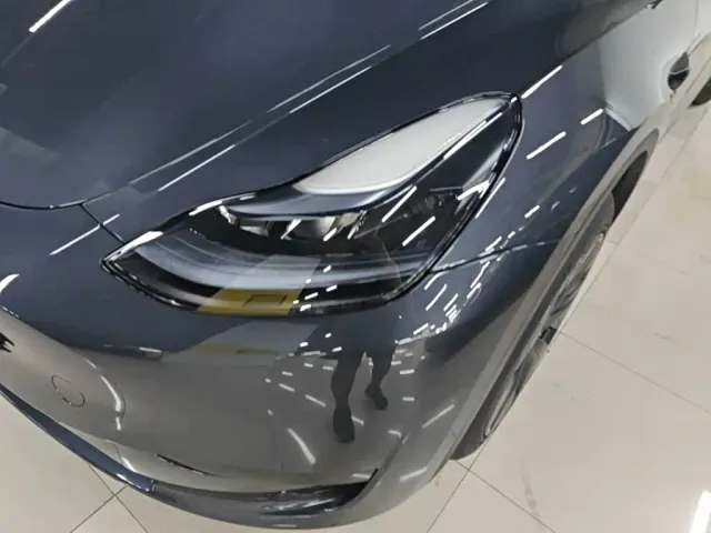 Tesla Model Y — Фото автомобиля 23