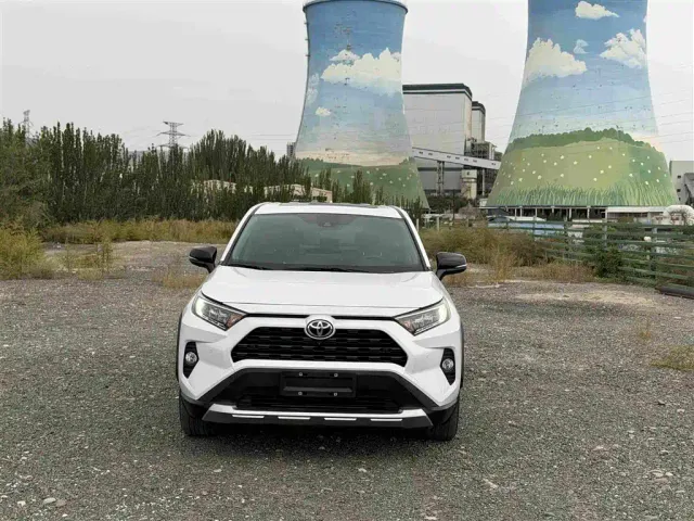 Toyota RAV4 — Фото автомобиля 2