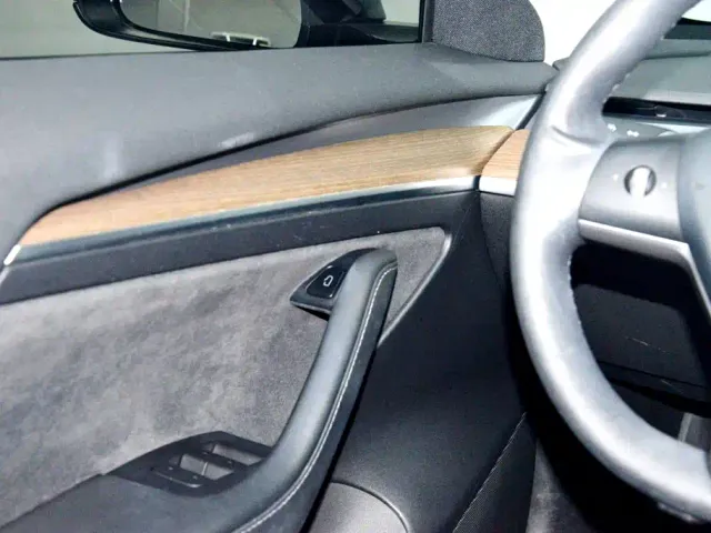 Tesla Model 3 — Фото автомобиля 11