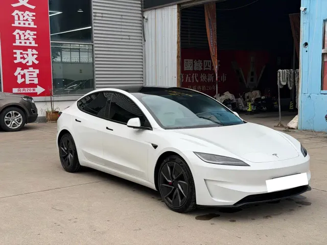 Tesla Model 3 — Фото автомобиля 3