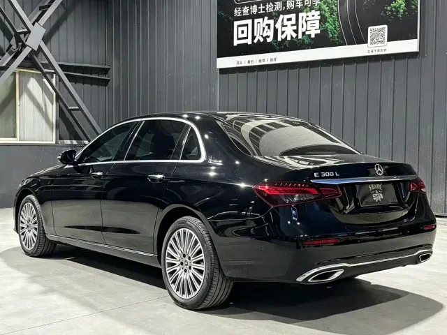 Mercedes-Benz E-Class — Фото автомобиля 3